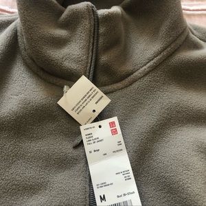 UNIQLO NWT grey mock neck fleece jacket. Hidden zipper pockets, great fit